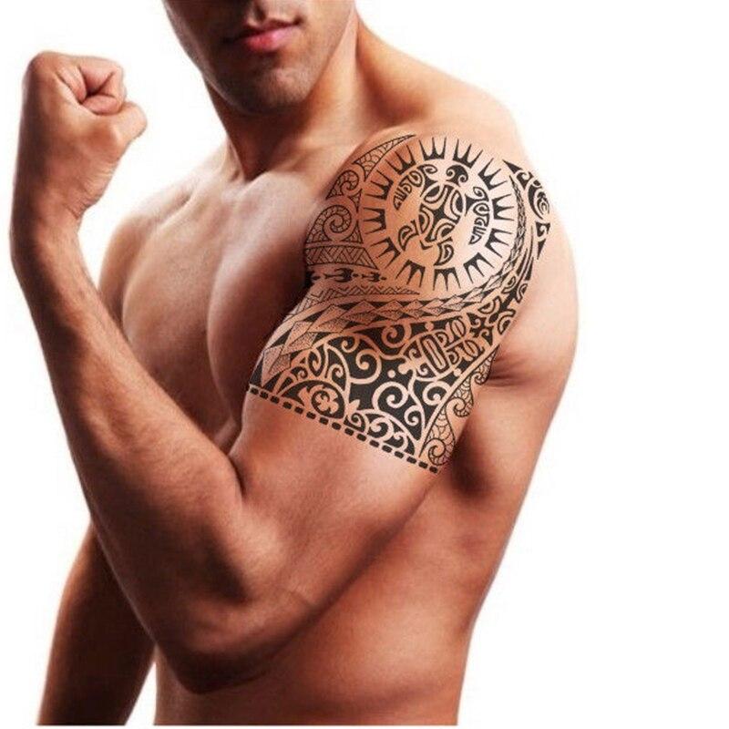 Tatouage tribale maori tortue épaule